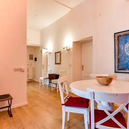 Nice And Bright 2 Bed Flat Near Termini Řím