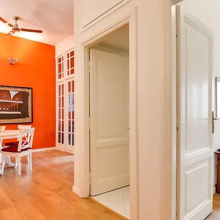 Nice And Bright 2 Bed Flat Near Termini * Řím