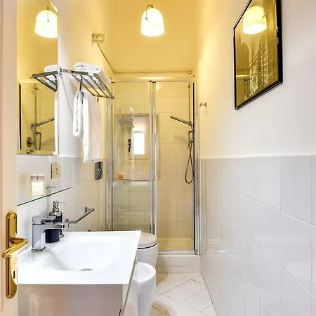 Nice And Bright 2 Bed Flat Near Termini Apartmán *