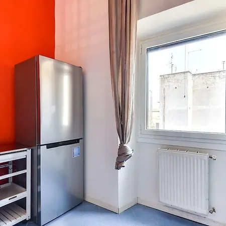 Nice And Bright 2 Bed Flat Near Termini Lägenhet