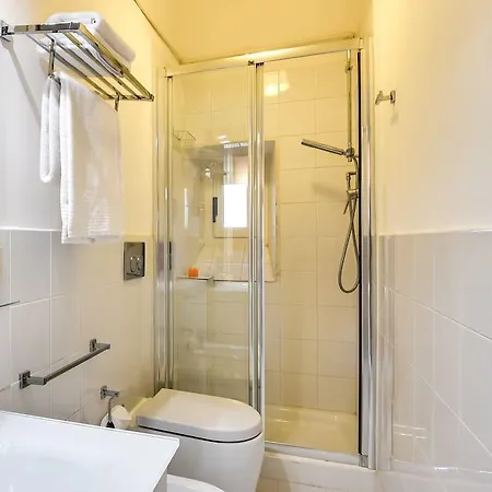 Lägenhet Nice And Bright 2 Bed Flat Near Termini Rom